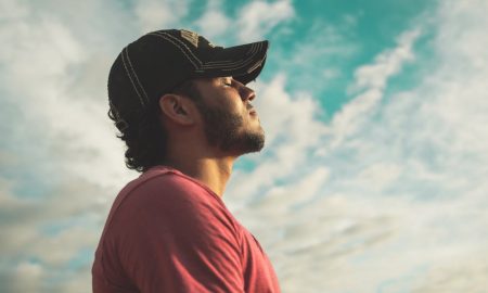What does lung cancer breath smell like?